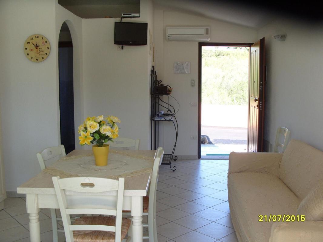 Casadelfaro Con Giardino A Pittulongu 600Metri Dalla Spiaggia オルビア エクステリア 写真